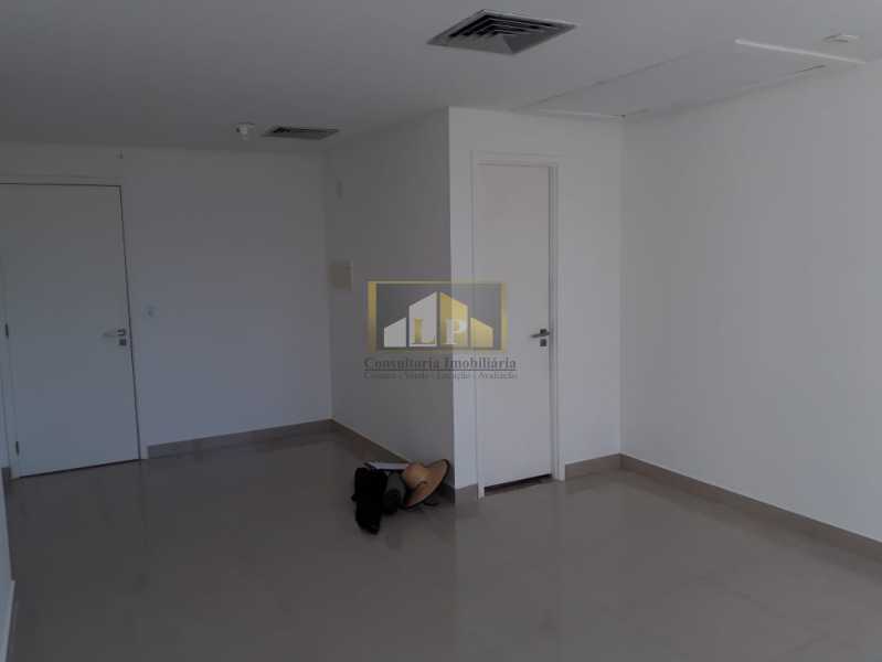 Conheça PHOTO-2019-08-22-10-38-40_2 do imóvel - Sala Comercial Para Alugar no Condomínio ONE WORLD OFFICES - Jacarepaguá - Rio de Janeiro - RJ - LPSL00083 - 5 PHOTO-2019-08-22-10-38-40_2 - Sala Comercial Para Alugar no Condomínio ONE WORLD OFFICES - Jacarepaguá - Rio de Janeiro - RJ - LPSL00083 - 5