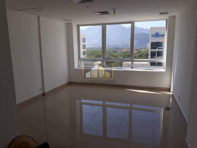 Conheça PHOTO-2019-08-22-10-38-41 do imóvel - Sala Comercial Para Alugar no Condomínio ONE WORLD OFFICES - Jacarepaguá - Rio de Janeiro - RJ - LPSL00083 - 1 PHOTO-2019-08-22-10-38-41 - Sala Comercial Para Alugar no Condomínio ONE WORLD OFFICES - Jacarepaguá - Rio de Janeiro - RJ - LPSL00083 - 1