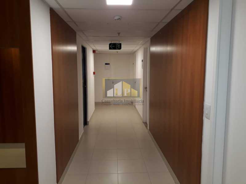 Conheça PHOTO-2019-08-22-10-38-41_1 do imóvel - Sala Comercial Para Alugar no Condomínio ONE WORLD OFFICES - Jacarepaguá - Rio de Janeiro - RJ - LPSL00083 - 7 PHOTO-2019-08-22-10-38-41_1 - Sala Comercial Para Alugar no Condomínio ONE WORLD OFFICES - Jacarepaguá - Rio de Janeiro - RJ - LPSL00083 - 7