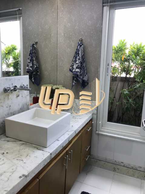 Conheça PHOTO-2019-10-10-11-19-41 do imóvel - Cobertura Condomínio ABM, Rua Jornalista Henrique Cordeiro,Barra da Tijuca, Rio de Janeiro, RJ À Venda, 4 Quartos, 200m² - LPCO40032 - 14 PHOTO-2019-10-10-11-19-41 - Cobertura Condomínio ABM, Rua Jornalista Henrique Cordeiro,Barra da Tijuca, Rio de Janeiro, RJ À Venda, 4 Quartos, 200m² - LPCO40032 - 14
