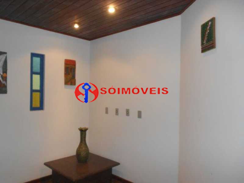 Conheça 6136 47 do imóvel - Petrópolis, linda casa com vista para o verde, 15 minutos do Centro. Salão, varandas, 5 quartos, piscina, churrasqueira, sauna. Aceita permuta por apartamento na Urca. - LBCA50034 - 29 6136 47 - Petrópolis, linda casa com vista para o verde, 15 minutos do Centro. Salão, varandas, 5 quartos, piscina, churrasqueira, sauna. Aceita permuta por apartamento na Urca. - LBCA50034 - 29