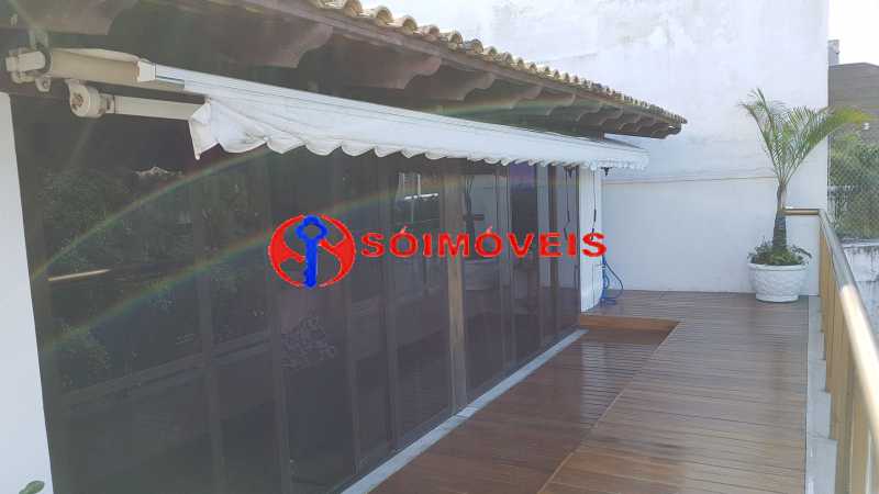 Conheça 5 do imóvel - MARAVILHOSA COBERTURA LINEAR NA BARRA DA TIJUCA COM 301 M², VARANDA, SALÃO, LAVABO, 3 QUARTOS, 2 SUÍTES, DEPENDÊNCIAS COMPLETAS E 2 VAGAS ESCRITURADAS. - LBCO30263 - 6 5 - MARAVILHOSA COBERTURA LINEAR NA BARRA DA TIJUCA COM 301 M², VARANDA, SALÃO, LAVABO, 3 QUARTOS, 2 SUÍTES, DEPENDÊNCIAS COMPLETAS E 2 VAGAS ESCRITURADAS. - LBCO30263 - 6