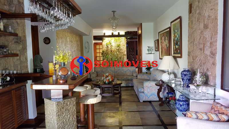 Conheça 11 do imóvel - MARAVILHOSA COBERTURA LINEAR NA BARRA DA TIJUCA COM 301 M², VARANDA, SALÃO, LAVABO, 3 QUARTOS, 2 SUÍTES, DEPENDÊNCIAS COMPLETAS E 2 VAGAS ESCRITURADAS. - LBCO30263 - 12 11 - MARAVILHOSA COBERTURA LINEAR NA BARRA DA TIJUCA COM 301 M², VARANDA, SALÃO, LAVABO, 3 QUARTOS, 2 SUÍTES, DEPENDÊNCIAS COMPLETAS E 2 VAGAS ESCRITURADAS. - LBCO30263 - 12