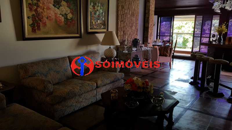 Conheça 6 do imóvel - MARAVILHOSA COBERTURA LINEAR NA BARRA DA TIJUCA COM 301 M², VARANDA, SALÃO, LAVABO, 3 QUARTOS, 2 SUÍTES, DEPENDÊNCIAS COMPLETAS E 2 VAGAS ESCRITURADAS. - LBCO30263 - 7 6 - MARAVILHOSA COBERTURA LINEAR NA BARRA DA TIJUCA COM 301 M², VARANDA, SALÃO, LAVABO, 3 QUARTOS, 2 SUÍTES, DEPENDÊNCIAS COMPLETAS E 2 VAGAS ESCRITURADAS. - LBCO30263 - 7