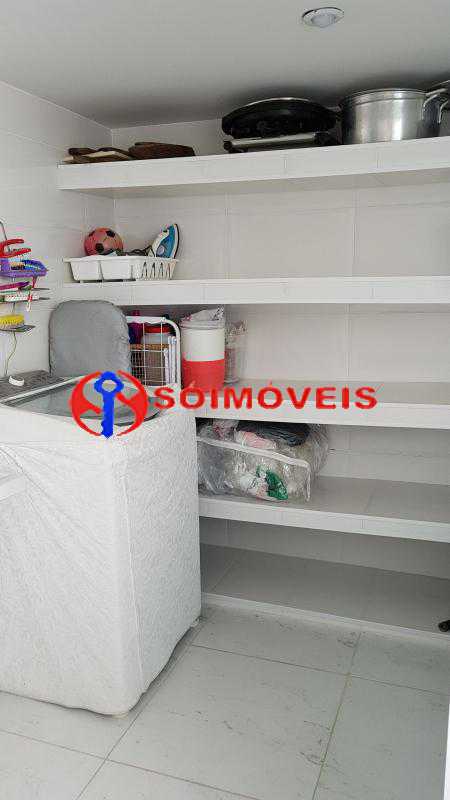 Conheça 15 do imóvel - MARAVILHOSA COBERTURA LINEAR NA BARRA DA TIJUCA COM 301 M², VARANDA, SALÃO, LAVABO, 3 QUARTOS, 2 SUÍTES, DEPENDÊNCIAS COMPLETAS E 2 VAGAS ESCRITURADAS. - LBCO30263 - 16 15 - MARAVILHOSA COBERTURA LINEAR NA BARRA DA TIJUCA COM 301 M², VARANDA, SALÃO, LAVABO, 3 QUARTOS, 2 SUÍTES, DEPENDÊNCIAS COMPLETAS E 2 VAGAS ESCRITURADAS. - LBCO30263 - 16