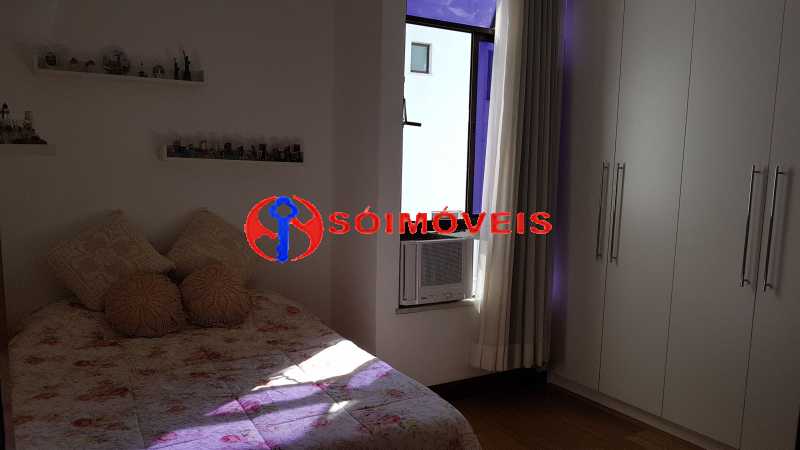 Conheça 18 do imóvel - MARAVILHOSA COBERTURA LINEAR NA BARRA DA TIJUCA COM 301 M², VARANDA, SALÃO, LAVABO, 3 QUARTOS, 2 SUÍTES, DEPENDÊNCIAS COMPLETAS E 2 VAGAS ESCRITURADAS. - LBCO30263 - 19 18 - MARAVILHOSA COBERTURA LINEAR NA BARRA DA TIJUCA COM 301 M², VARANDA, SALÃO, LAVABO, 3 QUARTOS, 2 SUÍTES, DEPENDÊNCIAS COMPLETAS E 2 VAGAS ESCRITURADAS. - LBCO30263 - 19