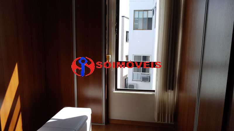 Conheça 21 do imóvel - MARAVILHOSA COBERTURA LINEAR NA BARRA DA TIJUCA COM 301 M², VARANDA, SALÃO, LAVABO, 3 QUARTOS, 2 SUÍTES, DEPENDÊNCIAS COMPLETAS E 2 VAGAS ESCRITURADAS. - LBCO30263 - 22 21 - MARAVILHOSA COBERTURA LINEAR NA BARRA DA TIJUCA COM 301 M², VARANDA, SALÃO, LAVABO, 3 QUARTOS, 2 SUÍTES, DEPENDÊNCIAS COMPLETAS E 2 VAGAS ESCRITURADAS. - LBCO30263 - 22