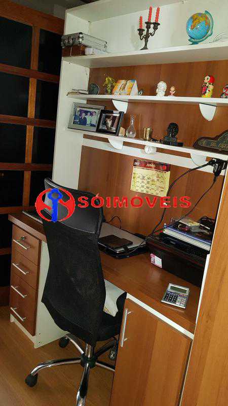 Conheça 22 do imóvel - MARAVILHOSA COBERTURA LINEAR NA BARRA DA TIJUCA COM 301 M², VARANDA, SALÃO, LAVABO, 3 QUARTOS, 2 SUÍTES, DEPENDÊNCIAS COMPLETAS E 2 VAGAS ESCRITURADAS. - LBCO30263 - 23 22 - MARAVILHOSA COBERTURA LINEAR NA BARRA DA TIJUCA COM 301 M², VARANDA, SALÃO, LAVABO, 3 QUARTOS, 2 SUÍTES, DEPENDÊNCIAS COMPLETAS E 2 VAGAS ESCRITURADAS. - LBCO30263 - 23