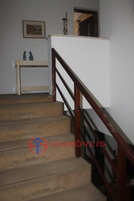 Conheça escada corredandar superior do imóvel - Casa Cosme Velho - LBCA40013 - 5 escada corredandar superior - Casa Cosme Velho - LBCA40013 - 5