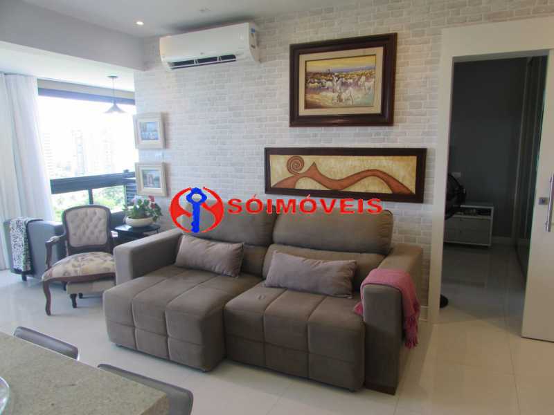 Conheça MC 3 do imóvel - NA BARRA DA TIJUCA MARAVILHOSO APART HOTEL COM VARANDA FECHADA COM VIDRO, SALA UM QUARTO COM SUÍTE E CLOSET,BANHEIRO SOCIAL COZINHA,TOTAL INFRA ESTRUTURA. DOC.OK - LBAP11376 - 4 MC 3 - NA BARRA DA TIJUCA MARAVILHOSO APART HOTEL COM VARANDA FECHADA COM VIDRO, SALA UM QUARTO COM SUÍTE E CLOSET,BANHEIRO SOCIAL COZINHA,TOTAL INFRA ESTRUTURA. DOC.OK - LBAP11376 - 4