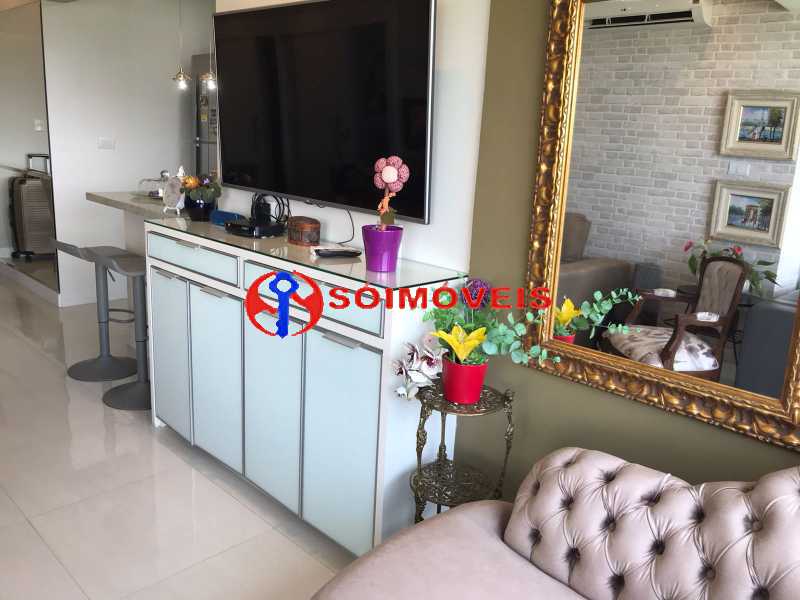Conheça MC 5 do imóvel - NA BARRA DA TIJUCA MARAVILHOSO APART HOTEL COM VARANDA FECHADA COM VIDRO, SALA UM QUARTO COM SUÍTE E CLOSET,BANHEIRO SOCIAL COZINHA,TOTAL INFRA ESTRUTURA. DOC.OK - LBAP11376 - 6 MC 5 - NA BARRA DA TIJUCA MARAVILHOSO APART HOTEL COM VARANDA FECHADA COM VIDRO, SALA UM QUARTO COM SUÍTE E CLOSET,BANHEIRO SOCIAL COZINHA,TOTAL INFRA ESTRUTURA. DOC.OK - LBAP11376 - 6