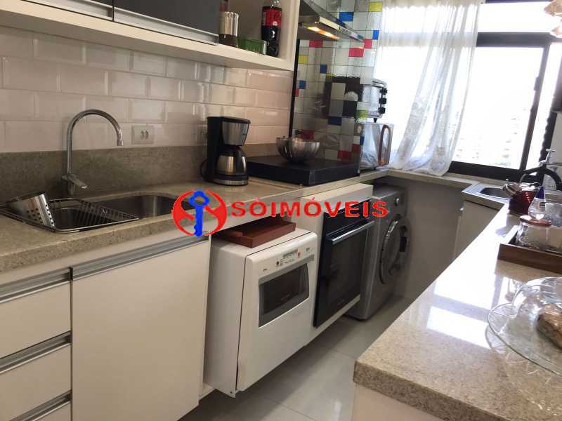 Conheça MC 16 do imóvel - NA BARRA DA TIJUCA MARAVILHOSO APART HOTEL COM VARANDA FECHADA COM VIDRO, SALA UM QUARTO COM SUÍTE E CLOSET,BANHEIRO SOCIAL COZINHA,TOTAL INFRA ESTRUTURA. DOC.OK - LBAP11376 - 17 MC 16 - NA BARRA DA TIJUCA MARAVILHOSO APART HOTEL COM VARANDA FECHADA COM VIDRO, SALA UM QUARTO COM SUÍTE E CLOSET,BANHEIRO SOCIAL COZINHA,TOTAL INFRA ESTRUTURA. DOC.OK - LBAP11376 - 17