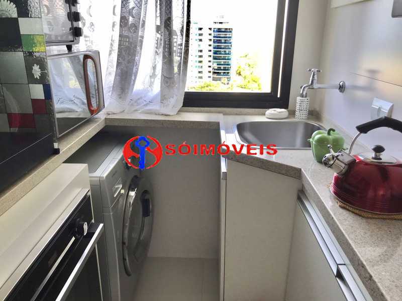 Conheça MC 18 do imóvel - NA BARRA DA TIJUCA MARAVILHOSO APART HOTEL COM VARANDA FECHADA COM VIDRO, SALA UM QUARTO COM SUÍTE E CLOSET,BANHEIRO SOCIAL COZINHA,TOTAL INFRA ESTRUTURA. DOC.OK - LBAP11376 - 19 MC 18 - NA BARRA DA TIJUCA MARAVILHOSO APART HOTEL COM VARANDA FECHADA COM VIDRO, SALA UM QUARTO COM SUÍTE E CLOSET,BANHEIRO SOCIAL COZINHA,TOTAL INFRA ESTRUTURA. DOC.OK - LBAP11376 - 19