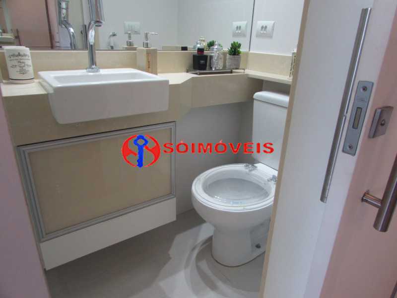 Conheça MC 17 do imóvel - NA BARRA DA TIJUCA MARAVILHOSO APART HOTEL COM VARANDA FECHADA COM VIDRO, SALA UM QUARTO COM SUÍTE E CLOSET,BANHEIRO SOCIAL COZINHA,TOTAL INFRA ESTRUTURA. DOC.OK - LBAP11376 - 18 MC 17 - NA BARRA DA TIJUCA MARAVILHOSO APART HOTEL COM VARANDA FECHADA COM VIDRO, SALA UM QUARTO COM SUÍTE E CLOSET,BANHEIRO SOCIAL COZINHA,TOTAL INFRA ESTRUTURA. DOC.OK - LBAP11376 - 18