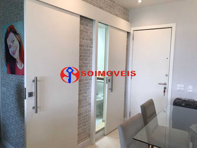 Conheça MC 13 do imóvel - NA BARRA DA TIJUCA MARAVILHOSO APART HOTEL COM VARANDA FECHADA COM VIDRO, SALA UM QUARTO COM SUÍTE E CLOSET,BANHEIRO SOCIAL COZINHA,TOTAL INFRA ESTRUTURA. DOC.OK - LBAP11376 - 14 MC 13 - NA BARRA DA TIJUCA MARAVILHOSO APART HOTEL COM VARANDA FECHADA COM VIDRO, SALA UM QUARTO COM SUÍTE E CLOSET,BANHEIRO SOCIAL COZINHA,TOTAL INFRA ESTRUTURA. DOC.OK - LBAP11376 - 14