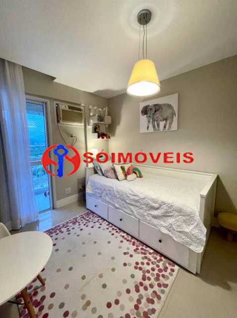Conheça M 11 do imóvel - NA BARRA DA TIJUCA EXCELENTE APARTAMENTO REFORMADO CONTENDO 2 VARANDAS COM FECHAMENTO DE VIDRO SALA 3 QUARTOS SENDO UM COM SUÍTE E CLOSET COZINHA ÁREA DE SERVIÇO INFRA ESTRUTURA TOTAL - LBAP35378 - 12 M 11 - NA BARRA DA TIJUCA EXCELENTE APARTAMENTO REFORMADO CONTENDO 2 VARANDAS COM FECHAMENTO DE VIDRO SALA 3 QUARTOS SENDO UM COM SUÍTE E CLOSET COZINHA ÁREA DE SERVIÇO INFRA ESTRUTURA TOTAL - LBAP35378 - 12