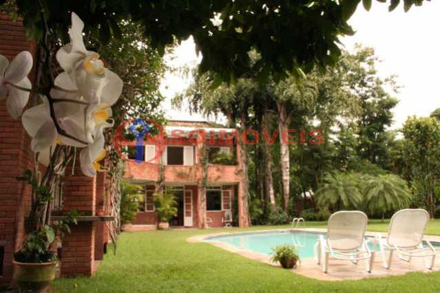Conheça 2 do imóvel - IMPECÁVEL CASA DUPLEX NO CONDOMÍNIO SANTA HELENA NA BARRA DA TIJUCA COM 5 SUÍTES. - LBCN60001 - 1 2 - IMPECÁVEL CASA DUPLEX NO CONDOMÍNIO SANTA HELENA NA BARRA DA TIJUCA COM 5 SUÍTES. - LBCN60001 - 1