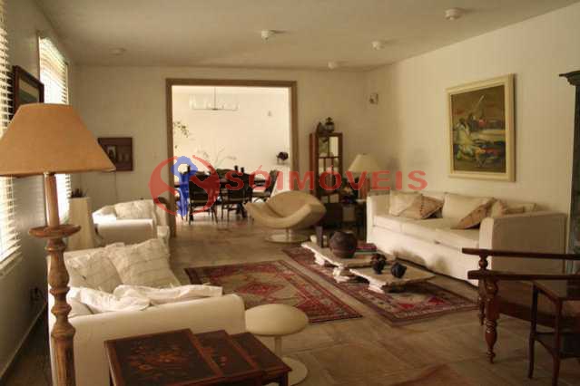 Conheça 6 do imóvel - IMPECÁVEL CASA DUPLEX NO CONDOMÍNIO SANTA HELENA NA BARRA DA TIJUCA COM 5 SUÍTES. - LBCN60001 - 7 6 - IMPECÁVEL CASA DUPLEX NO CONDOMÍNIO SANTA HELENA NA BARRA DA TIJUCA COM 5 SUÍTES. - LBCN60001 - 7