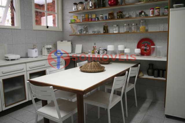 Conheça 8 do imóvel - IMPECÁVEL CASA DUPLEX NO CONDOMÍNIO SANTA HELENA NA BARRA DA TIJUCA COM 5 SUÍTES. - LBCN60001 - 9 8 - IMPECÁVEL CASA DUPLEX NO CONDOMÍNIO SANTA HELENA NA BARRA DA TIJUCA COM 5 SUÍTES. - LBCN60001 - 9