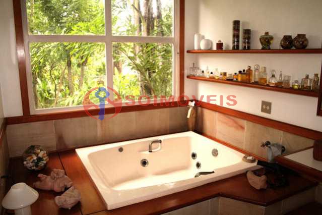Conheça 14 do imóvel - IMPECÁVEL CASA DUPLEX NO CONDOMÍNIO SANTA HELENA NA BARRA DA TIJUCA COM 5 SUÍTES. - LBCN60001 - 15 14 - IMPECÁVEL CASA DUPLEX NO CONDOMÍNIO SANTA HELENA NA BARRA DA TIJUCA COM 5 SUÍTES. - LBCN60001 - 15
