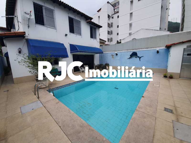 Conheça 1 piscina do imóvel - Casa 5 quartos à venda Grajaú, Rio de Janeiro - R$ 1.680.000 - MBCA50078 - 22 1 piscina - Casa 5 quartos à venda Grajaú, Rio de Janeiro - R$ 1.680.000 - MBCA50078 - 22