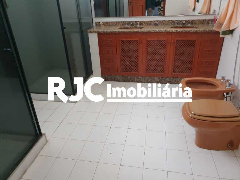 Conheça 12 banheiro social do imóvel - Casa 5 quartos à venda Grajaú, Rio de Janeiro - R$ 1.680.000 - MBCA50078 - 16 12 banheiro social - Casa 5 quartos à venda Grajaú, Rio de Janeiro - R$ 1.680.000 - MBCA50078 - 16