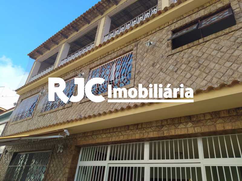 Conheça 1 FRENTE DA CASA. do imóvel - Casa de Vila 4 quartos à venda Maracanã, Rio de Janeiro - R$ 1.930.000 - MBCV40070 - 1 1 FRENTE DA CASA. - Casa de Vila 4 quartos à venda Maracanã, Rio de Janeiro - R$ 1.930.000 - MBCV40070 - 1
