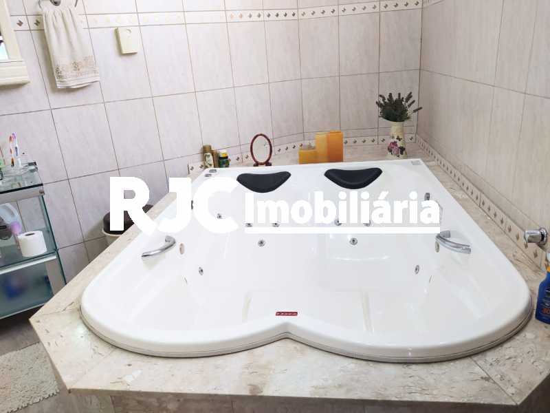 Conheça 14 SUITE CASAL 2º PISO. do imóvel - Casa de Vila 4 quartos à venda Maracanã, Rio de Janeiro - R$ 1.930.000 - MBCV40070 - 15 14 SUITE CASAL 2º PISO. - Casa de Vila 4 quartos à venda Maracanã, Rio de Janeiro - R$ 1.930.000 - MBCV40070 - 15
