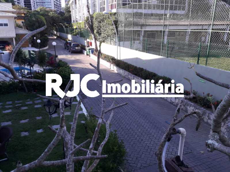 Conheça 23 do imóvel - Casa em Condomínio à venda Avenida Lúcio Costa,Barra da Tijuca, Rio de Janeiro - R$ 2.700.000 - MBCN50006 - 24 23 - Casa em Condomínio à venda Avenida Lúcio Costa,Barra da Tijuca, Rio de Janeiro - R$ 2.700.000 - MBCN50006 - 24