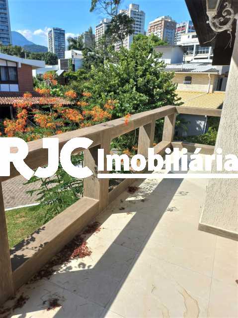 Conheça 02. do imóvel - Casa em Condomínio à venda Avenida Lúcio Costa,Barra da Tijuca, Rio de Janeiro - R$ 2.800.000 - MBCN40025 - 1 02. - Casa em Condomínio à venda Avenida Lúcio Costa,Barra da Tijuca, Rio de Janeiro - R$ 2.800.000 - MBCN40025 - 1