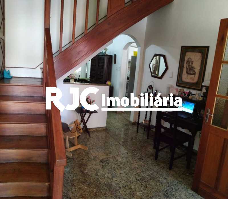 Conheça 02 - Hall de entrada 1ºar do imóvel - Casa de Vila 3 quartos à venda Vila Isabel, Rio de Janeiro - R$ 590.000 - MBCV30044 - 3 02 - Hall de entrada 1ºar - Casa de Vila 3 quartos à venda Vila Isabel, Rio de Janeiro - R$ 590.000 - MBCV30044 - 3