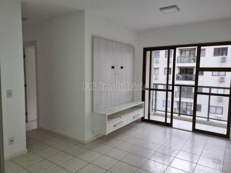 Apartamento à venda com 2 quartos, 65m² - Foto 2