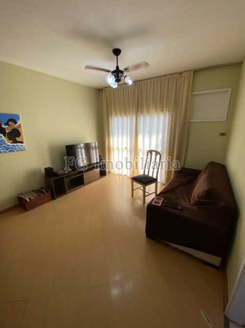 Apartamento à venda com 2 quartos, 76m² - Foto 1