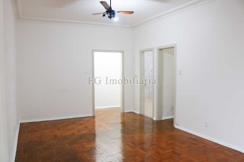 Apartamento à venda com 3 quartos, 110m² - Foto 2