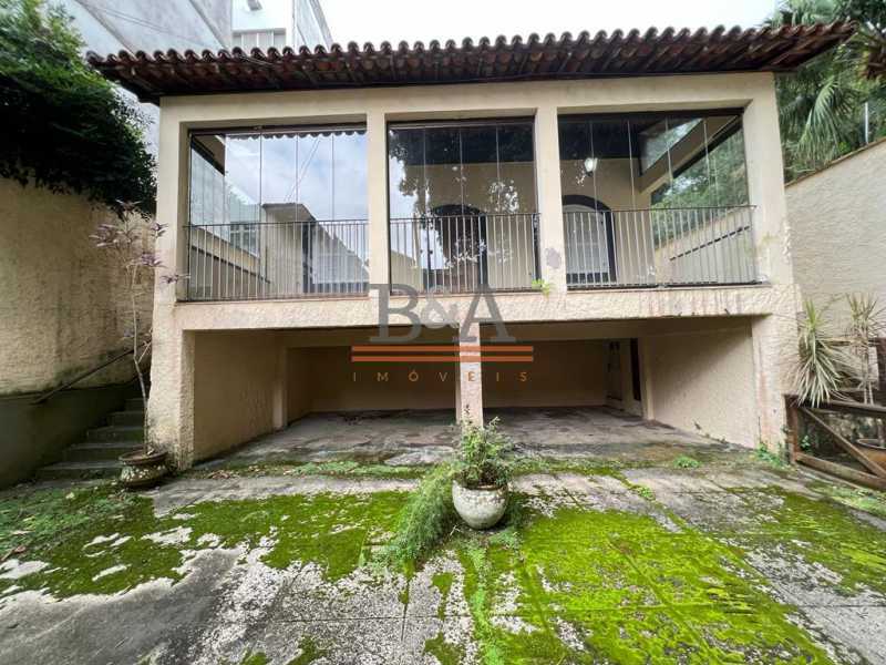 Casa à venda com 3 quartos, 360m² - Foto 1