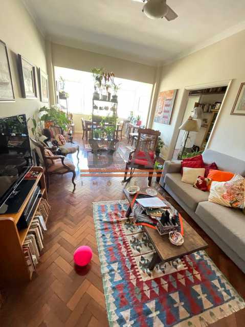 Apartamento à venda com 3 quartos, 135m² - Foto 1