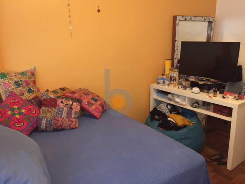 Apartamento à venda com 3 quartos, 200m² - Foto 13