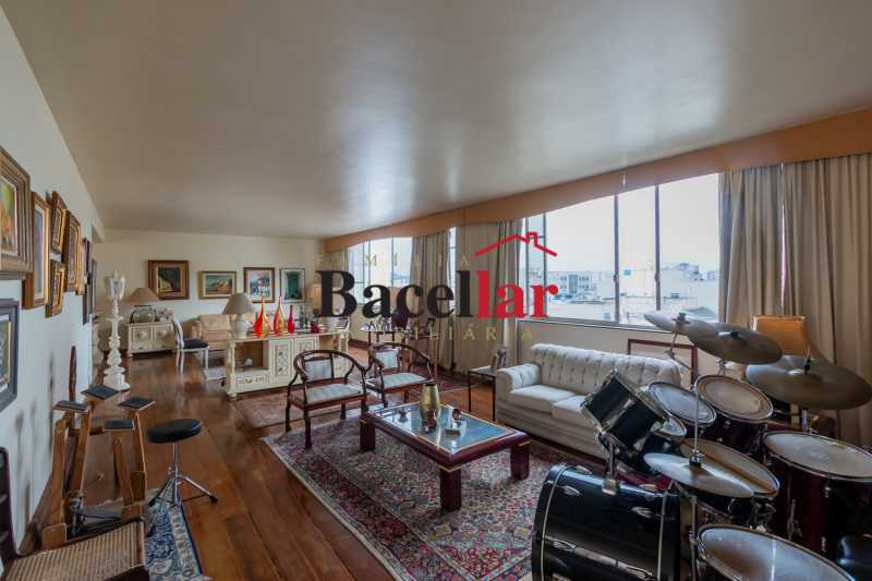 Apartamento, 3 quartos, 230 m² - Foto 1