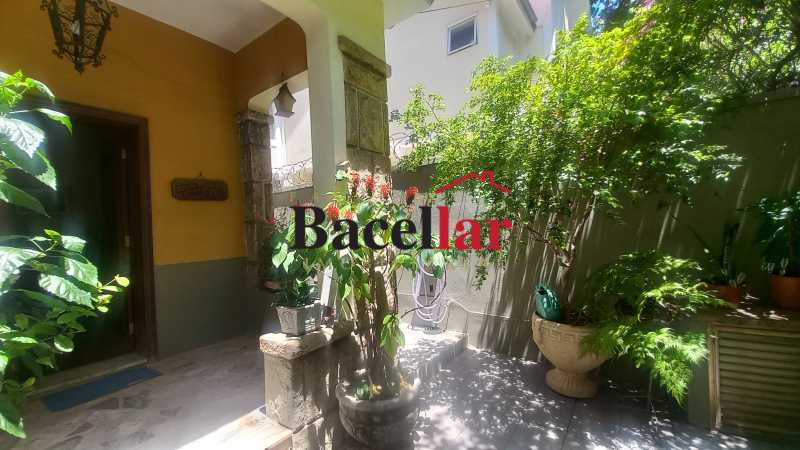 Casa, 3 quartos, 226 m² - Foto 2