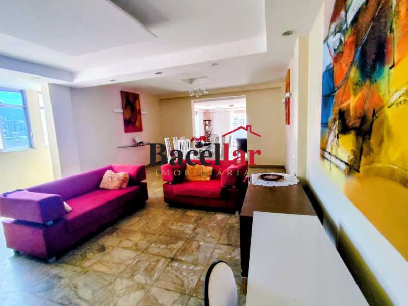 Cobertura, 3 quartos, 232 m² - Foto 2