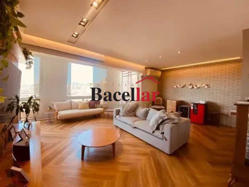 Apartamento, 3 quartos, 156 m² - Foto 1