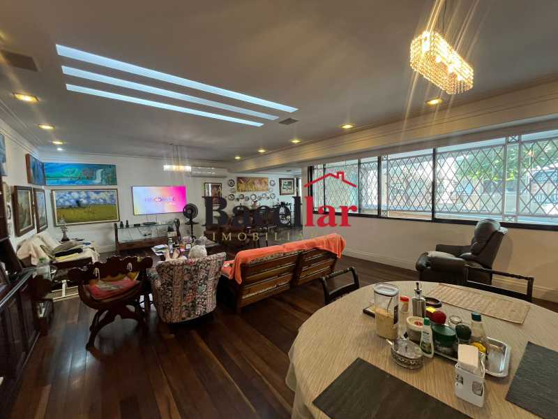 Apartamento, 4 quartos, 230 m² - Foto 1