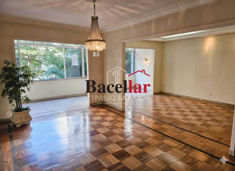 Apartamento, 3 quartos, 220 m² - Foto 1