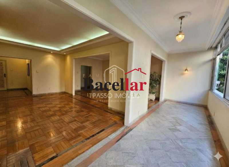 Apartamento, 3 quartos, 220 m² - Foto 2