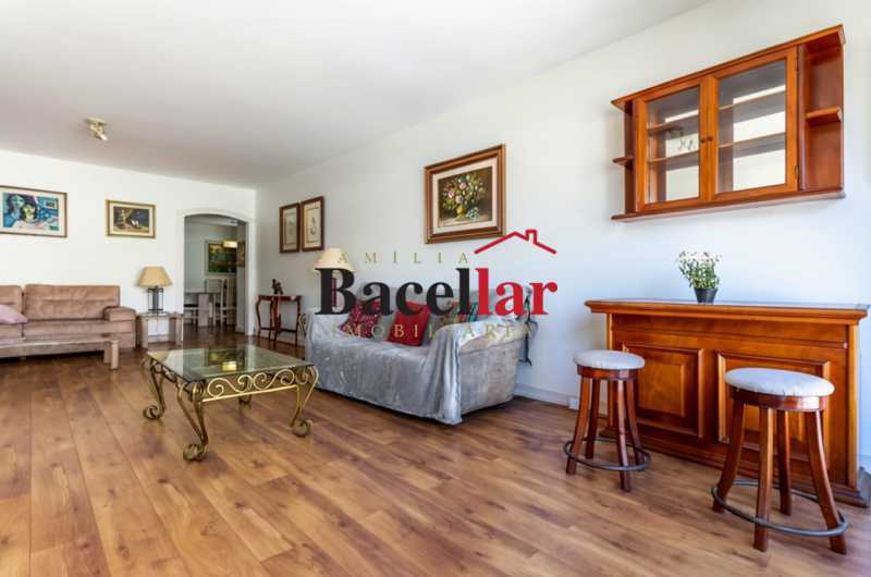 Apartamento, 3 quartos, 170 m² - Foto 1