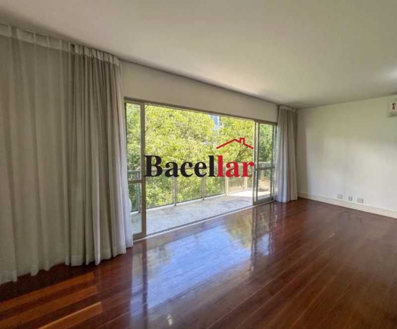 Apartamento, 3 quartos, 150 m² - Foto 1