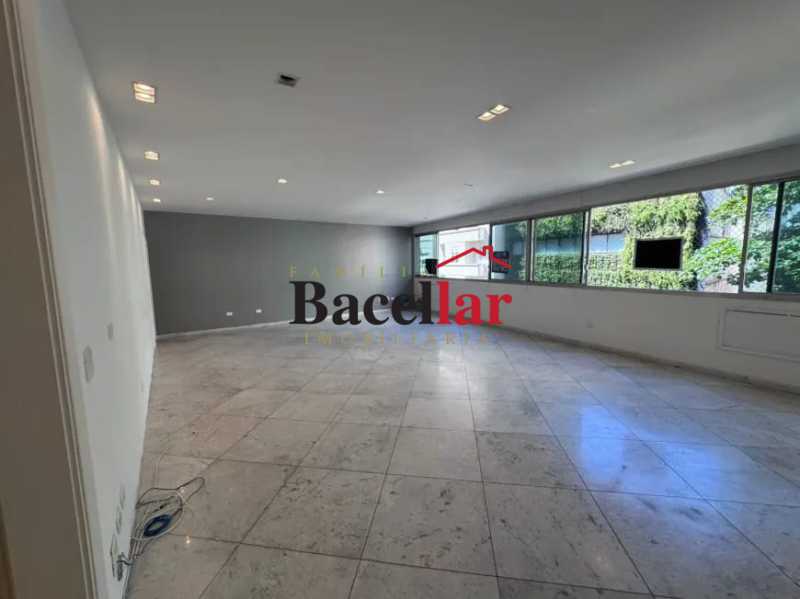 Apartamento, 3 quartos, 250 m² - Foto 2