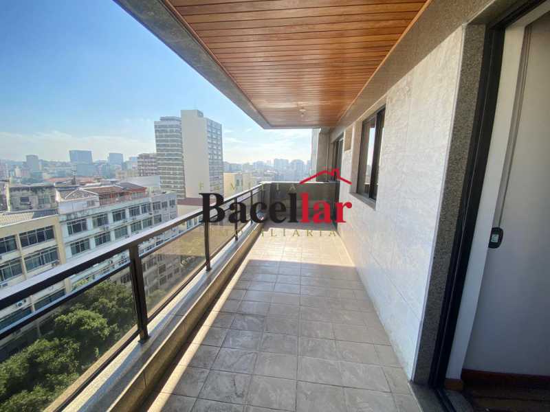 Cobertura, 3 quartos, 215 m² - Foto 1