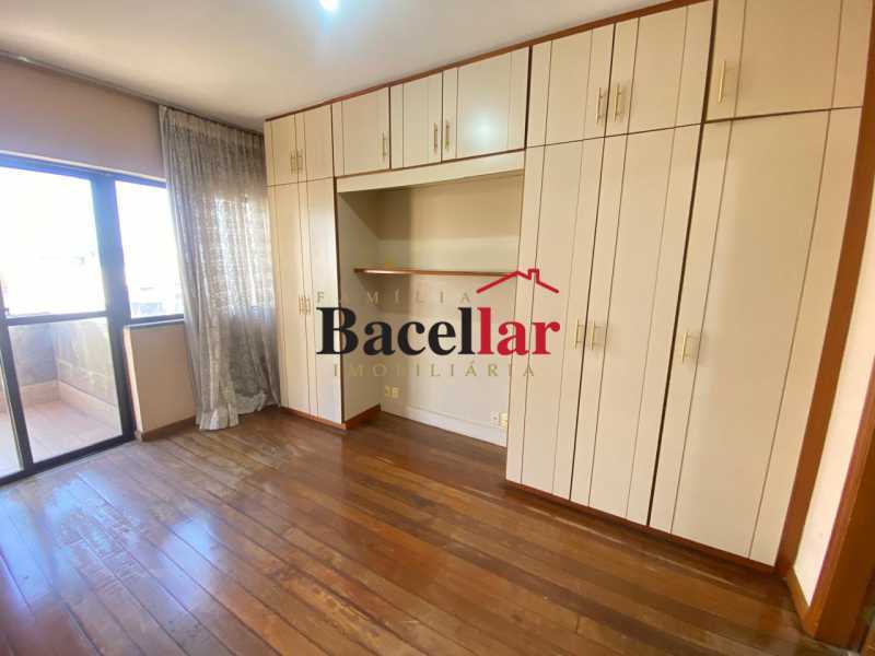 Cobertura, 3 quartos, 215 m² - Foto 11