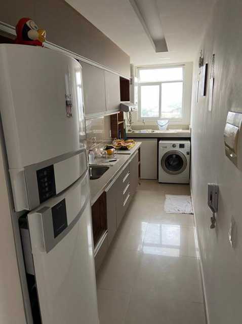 Apartamento à venda com 3 quartos, 67m² - Foto 2